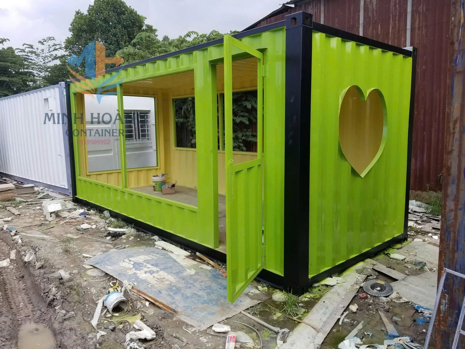 Container Showroom 20 Feet Xanh Lá Viền Đen – Thiết Kế "Check-in" Độc Đáo & Thu Hút